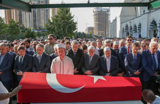 ESKİ Devlet Bakanı Süleyman Arif Emre İstanbul'da son yolculuğuna uğurlandı.
