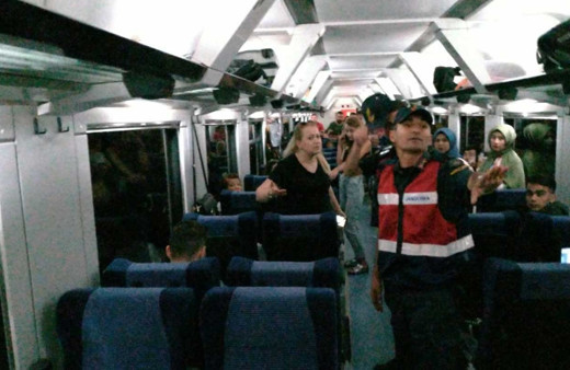 Evcil hayvan için kavga eden kadın trene 2 saat rötar yaptırdı