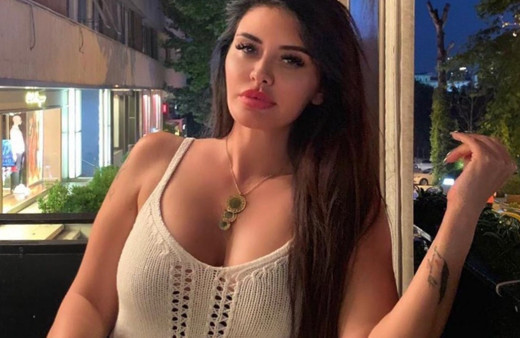 Seksi şarkıcı Ebru Polat denize öyle bir girdi ki... Instagram'da olay oldu