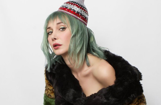 Şarkıcı Gökçe tepki gösterdi! Demet Akalın gülerek yanıt verdi!