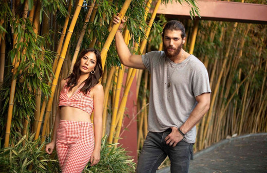 Can Yaman'la ayrıldıkları söylenen Demet Özdemir'den manidar paylaşım