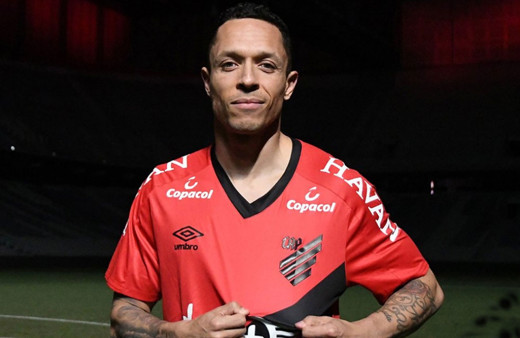 Adriano Athletico Paranaense'ye transfer oldu