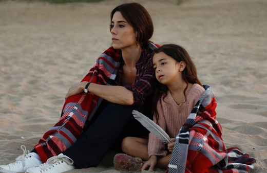 Fox TV bombayı patlatmaya hazırlanıyor! Tv8 hayalleri suya düşen Cansu Dere'ye teklif