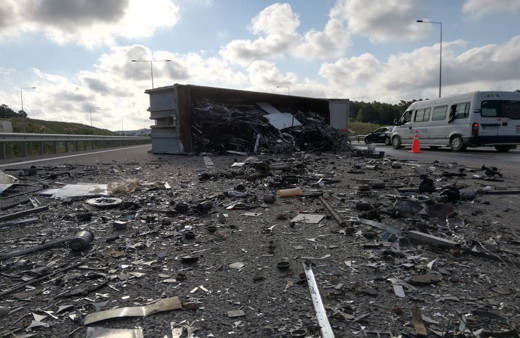 Kuzey Marmara Otoyolu'nda TIR devrildi! Ankara istikameti kapandı