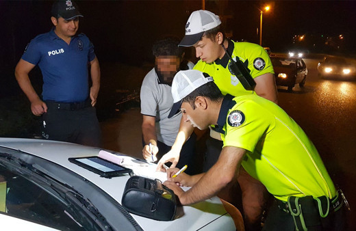 Karabük'te alkollü sürücü polisi canından bezdirdi!