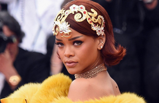 Rihanna'ya ikizi kadar benzeyen kız sosyal medyayı salladı! Rihanna görünce şok geçirdi