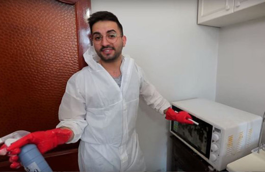 Yaptığı temizliklerle adını duyuran fenomen Kadir Ezildi, FOX TV'de program sunacak