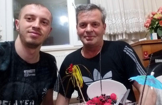 İzmir'de yol verme meselesinden çıkan kavgada baba öldü oğlu yaralandı!