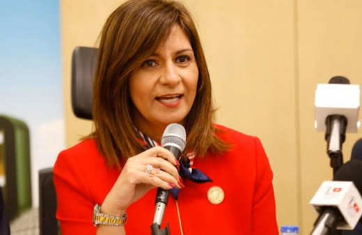 Mısırlı kadın bakan muhalifleri doğrayarak öldürmekle tehdit etti!