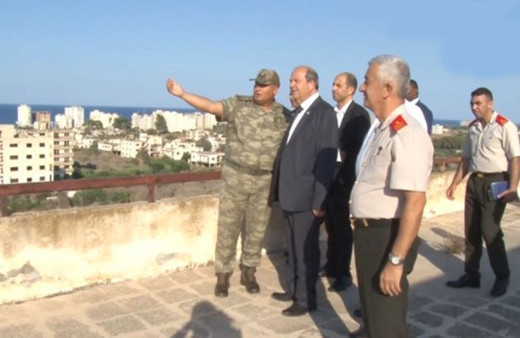 KKTC Başbakanı Tatar komutanlarla birlikte hayalet şehir Kapalı Maraş'ta!