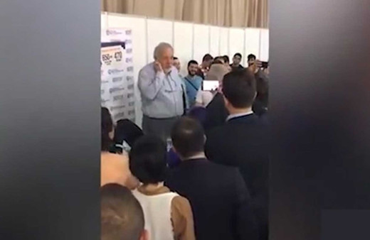 İlber Hocayı hiç böyle görmediniz! Bir anda kalkıp elini öptü...