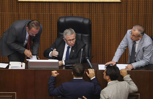 Mansur Yavaş ile AK Partili üye arasındaki tartışma toplantıya damga vurdu