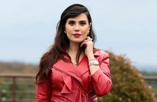 Şükran Ovalı fazla kilolarını geri verdi cesur mayolu pozlarıyla herkesi şaşırttı