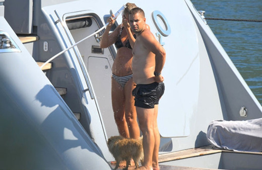 Yağmur Atacan'a sinirlendi Pınar Altuğ su şişesini kafasına vurarak uyardı