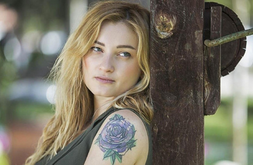 Yorgunluğunu denizde atan Güliz Ayla fiziğiyle görenleri mest etti