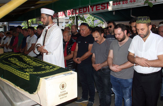 Trafik kazasında hayatını kaybeden müzisyene son görev