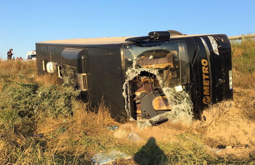Eskişehir'de yolcu otobüsü devrildi! Çok sayıda yaralı var