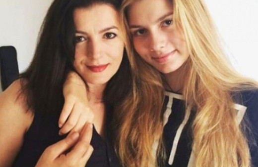 Aleyna Tilki ve annesi Havva Öztel şarkı söyledi