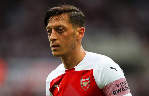 Mesut Özil'e Londra'da saldırı girişimi