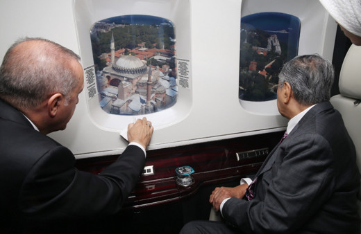 Cumhurbaşkanı Erdoğan, Malezya Başbakanı Muhammed'e İstanbul'u gezdirdi