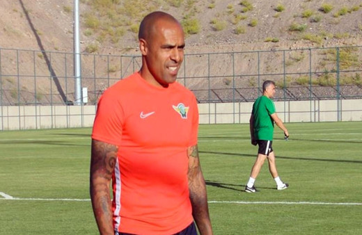 Mert Nobre yeşil sahalardan da Türkiye'den de kopamadı!