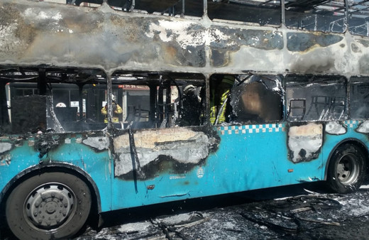 Esenyurt'ta çift katlı özel halk otobüsü yandı