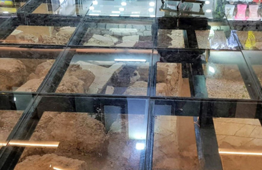 Side Antik Kenti'ndeki tarihi yapıların üzerine çarşı yaptılar!