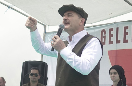 Trabzon'da ağasar kıyafeti giyen Soylu'dan Suriyelilerle ilgili önemli açıklama