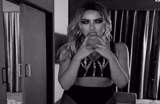 Hadise transparan kıyafetiyle yaptığı dansla gündeme oturdu