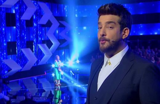 Benimle Söyle'de Eftalya Fettahoğlu söylediği şarkı ile geceye damga vurdu