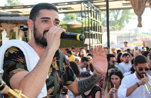 Geçtiğimiz hafta hastaneye kaldırılmıştı! İdo sahnelere geri döndü