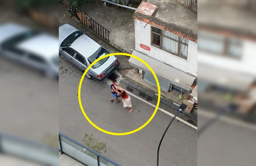 Samsun'da bir şahıs tartıştığı genç kızı kolundan çekerek sürükledi