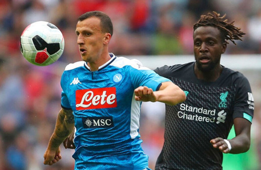 Napoli Liverpool'u dağıttı
