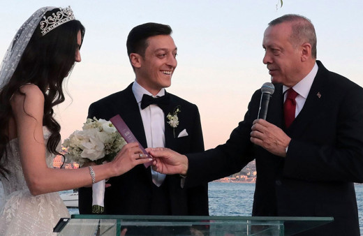 Mesut Özil saldırı sonrası Amine Gülşe için özel koruma tuttu