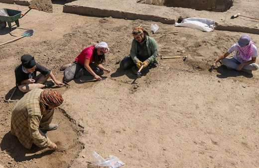 Van'daki kazıda sıradışı bulgu! Kafası olmayan kadın