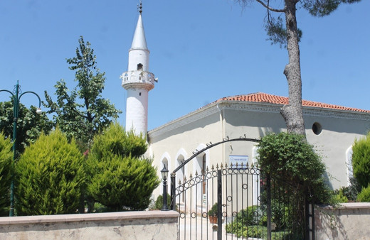 Balıkesir'de imam camiyi botanik bahçeye çevirdi takdir topladı