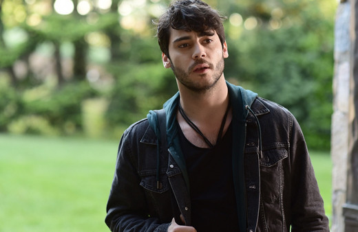 Seksi sevgilisi olay oldu! Kardeş Çocukları'ndaki Berkay Hardal yakalandı