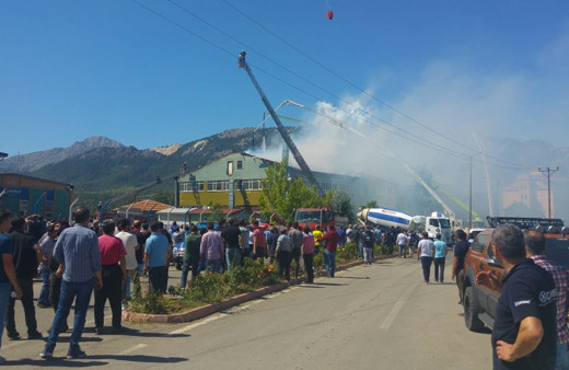 Konya'yı korkutan yangın! Silah fabrikası patlayarak yanıyor
