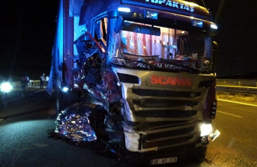 Ankara'da lastik değiştiren 2 tamirciye TIR çarptı: 2 ölü 1 yaralı