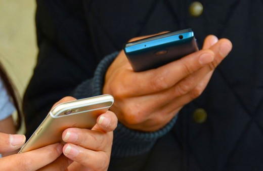 Telefonuna bakarken bir anda penis fotoğrafı belirince dona kaldı