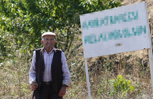 Bursa'da tarladaki yazıyı görenler şaşırıyor! 22 yıldır yaptığı hayır
