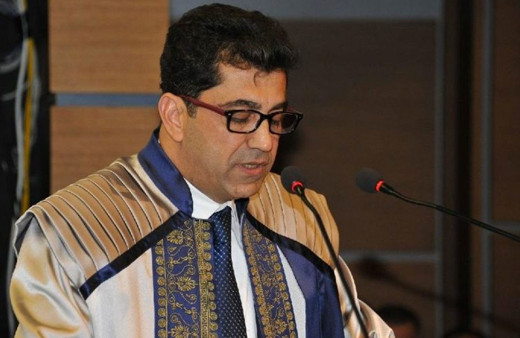 Aydın'da üniversite rektörü tebdili kıyafetle denetim yaptı! Çalışmayan hastaneyi kapattı