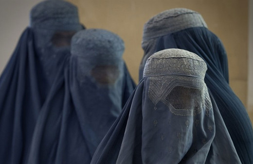 Hollanda'da Burkalı kadınlara "sivil müdahale" endişesi