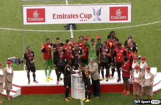 Galatasaraylılardan Fenerbahçe'ye Emirates Cup göndermesi
