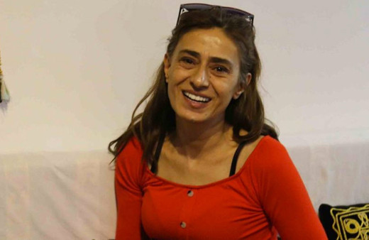 Yıldız Tilbe bikinili pozunu paylaştı fiziğiyle takipçilerini mest etti