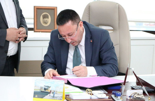 Kardeşini başkan yardımcısı yapmıştı! Beyoğlu istifa ettiğini açıkladı