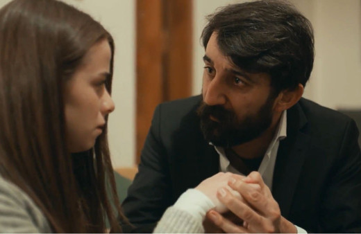 Çukur'un Cumali'si Necip Memili Asmalımescit'te dudak dudağa görüntülendi!