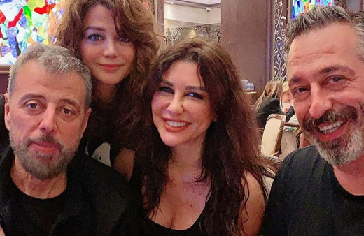 Hamdi Alkan'ın eşi Selen Görgüzel tanınmaz halde tabutun başında poz vermişti