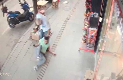 Sakarya'da kayınpeder ve eski damadın silahlı kavgası kamerada