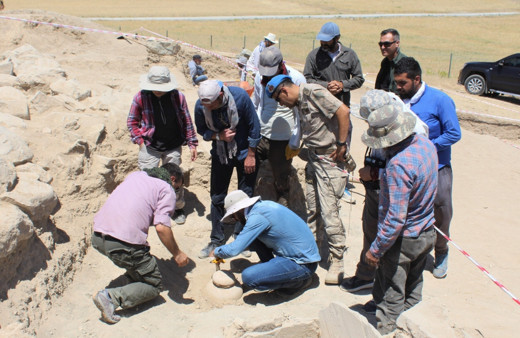 Van'da 2750 yıllık mezarlık keşfedildi! Cesetleri 4 farklı şekilde gömmüşler